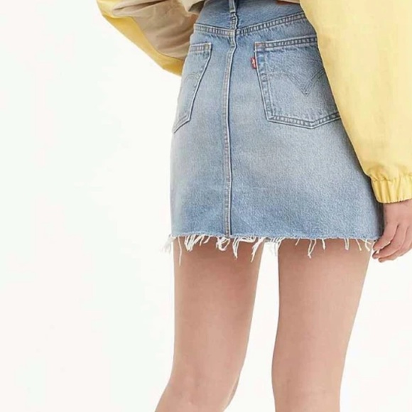Levi’s Button Fly Raw Hem Distressed 100% Cotton Jean Denim Mini Skirt - Picture 2 of 12